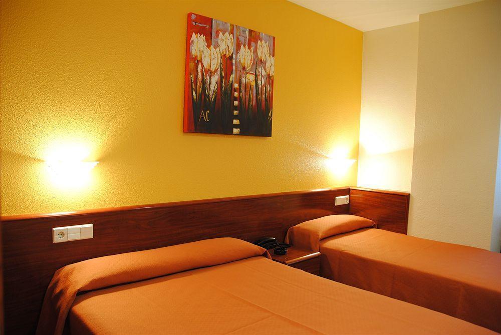 Hotel Playa Poniente Хихон Екстериор снимка