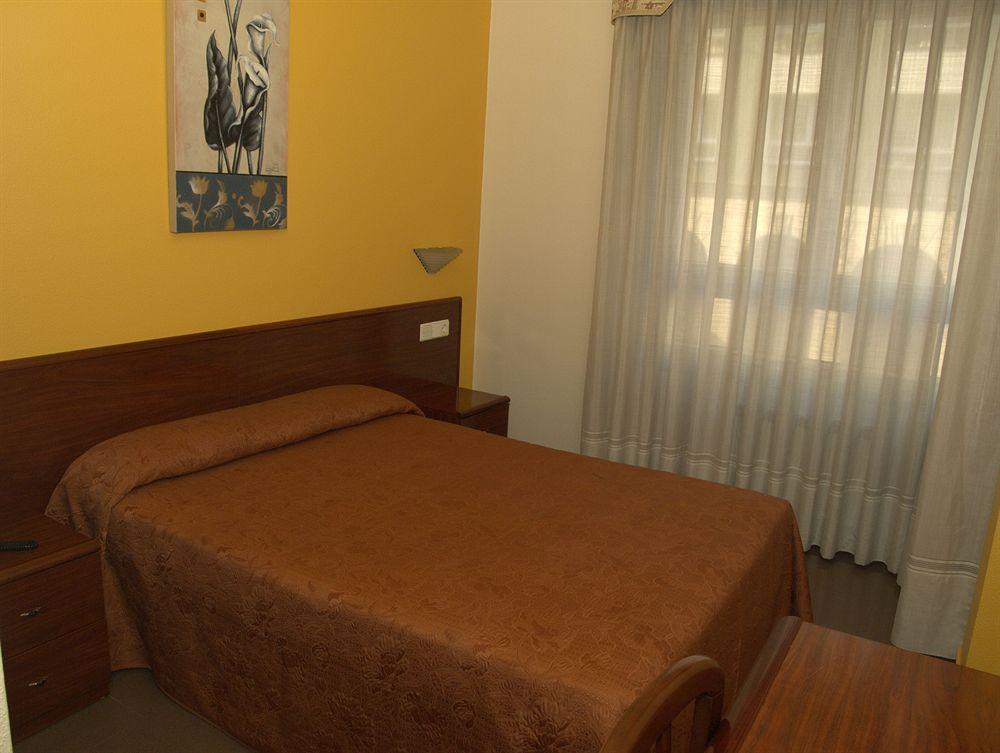 Hotel Playa Poniente Хихон Екстериор снимка