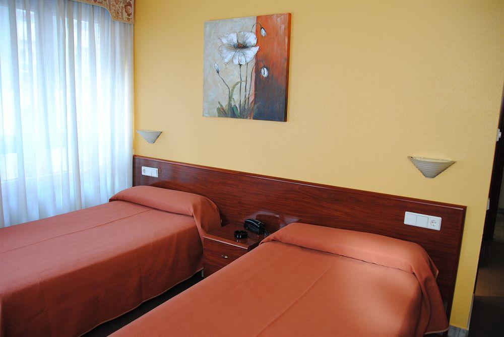 Hotel Playa Poniente Хихон Екстериор снимка