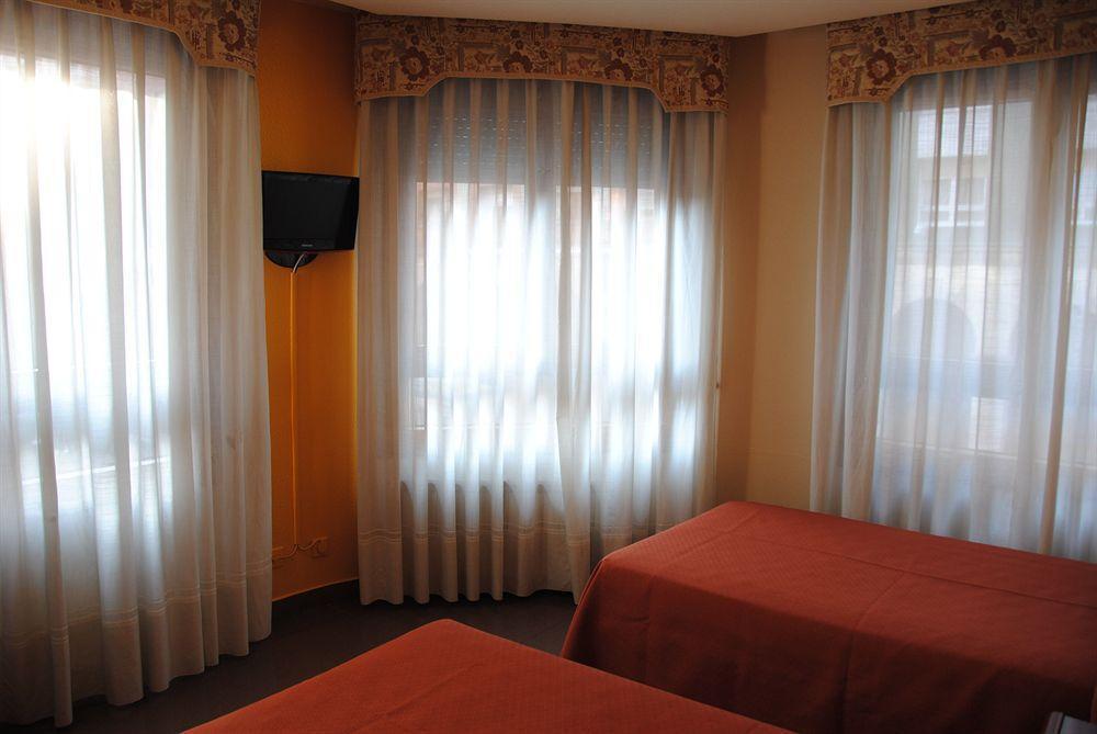 Hotel Playa Poniente Хихон Екстериор снимка