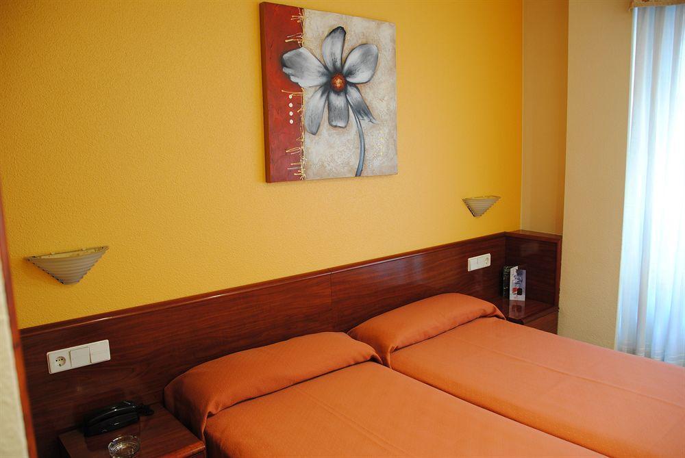 Hotel Playa Poniente Хихон Екстериор снимка