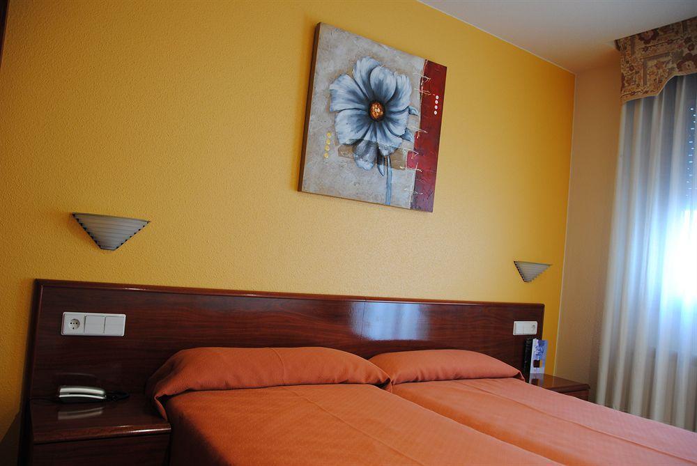 Hotel Playa Poniente Хихон Екстериор снимка