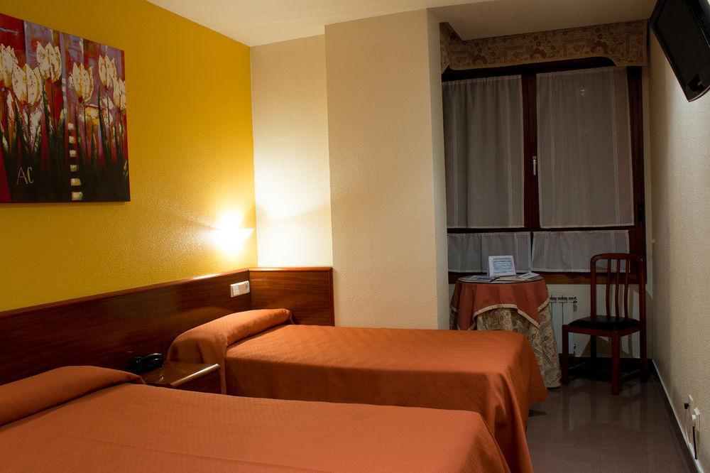 Hotel Playa Poniente Хихон Екстериор снимка
