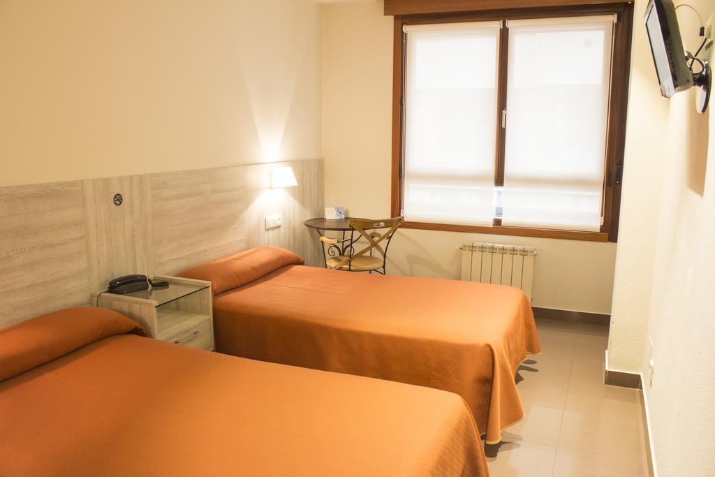 Hotel Playa Poniente Хихон Екстериор снимка