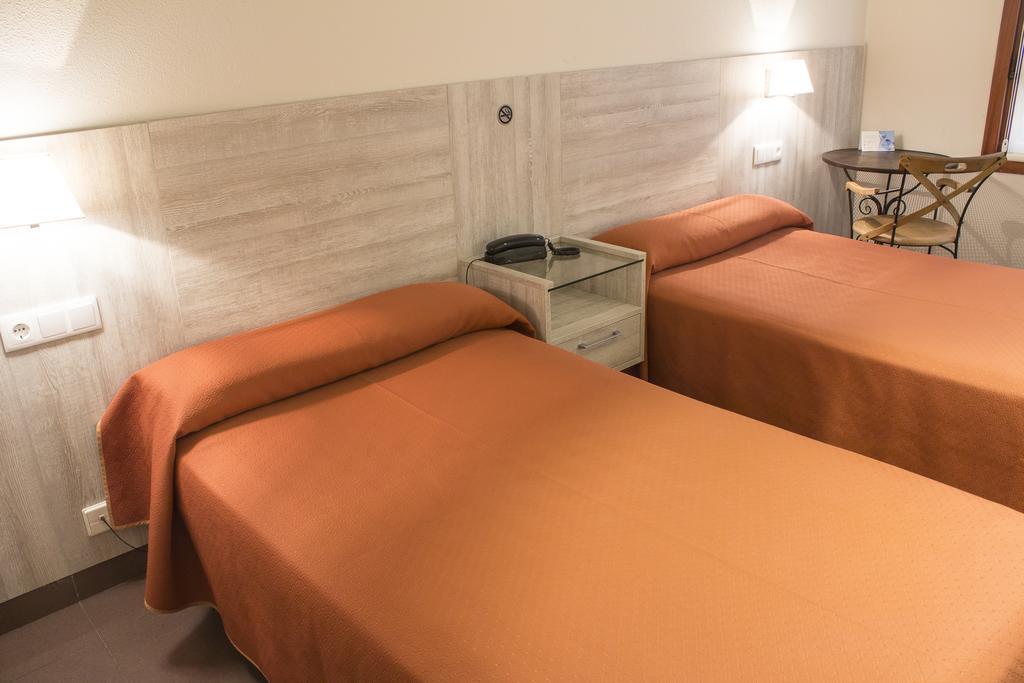 Hotel Playa Poniente Хихон Екстериор снимка