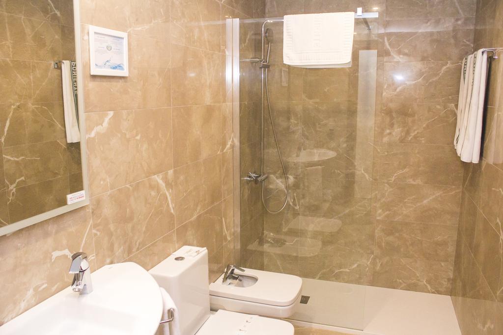 Hotel Playa Poniente Хихон Екстериор снимка