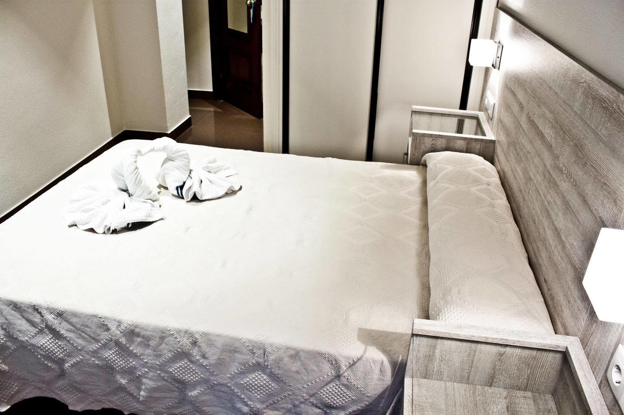 Hotel Playa Poniente Хихон Екстериор снимка