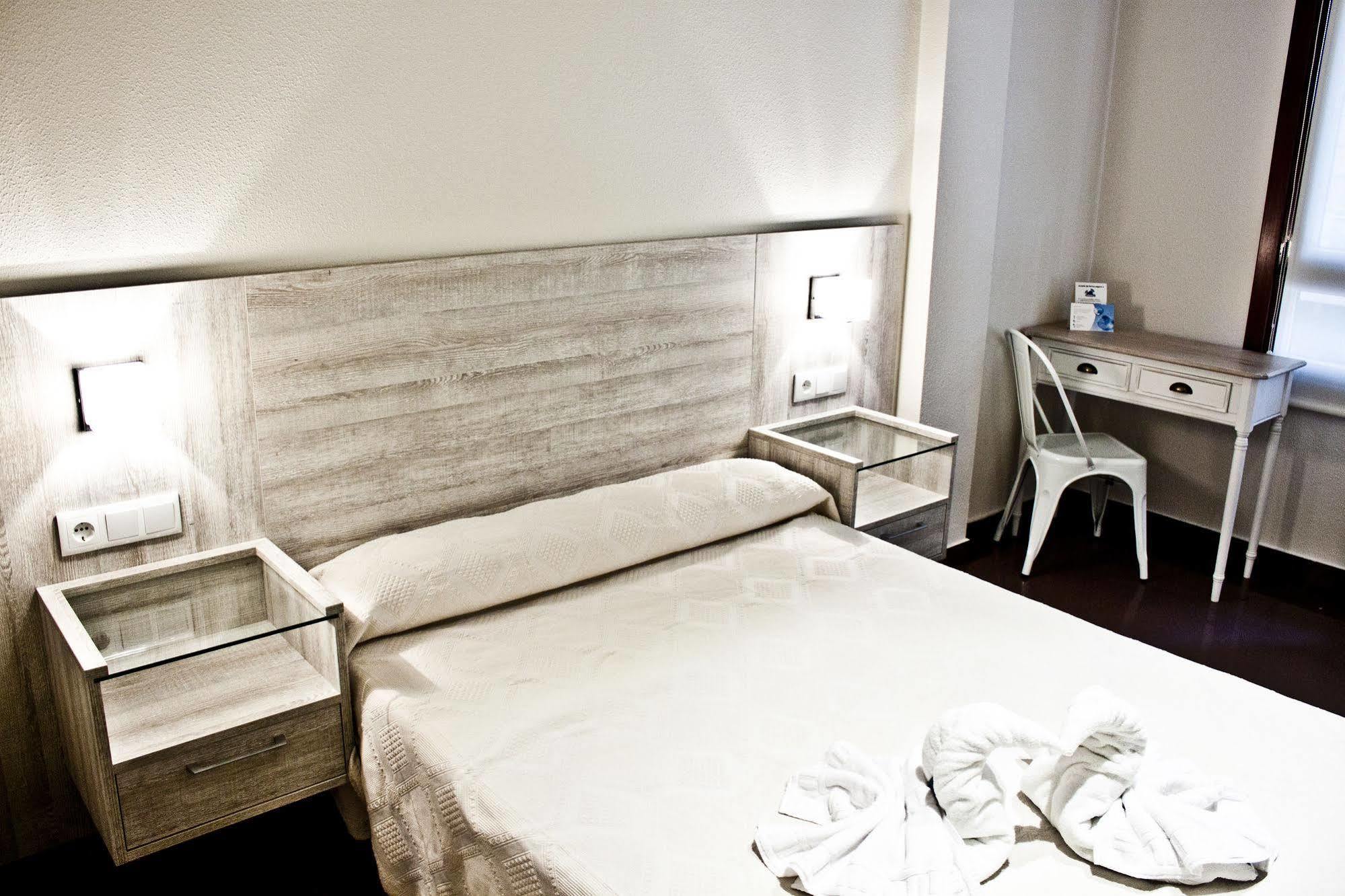 Hotel Playa Poniente Хихон Екстериор снимка