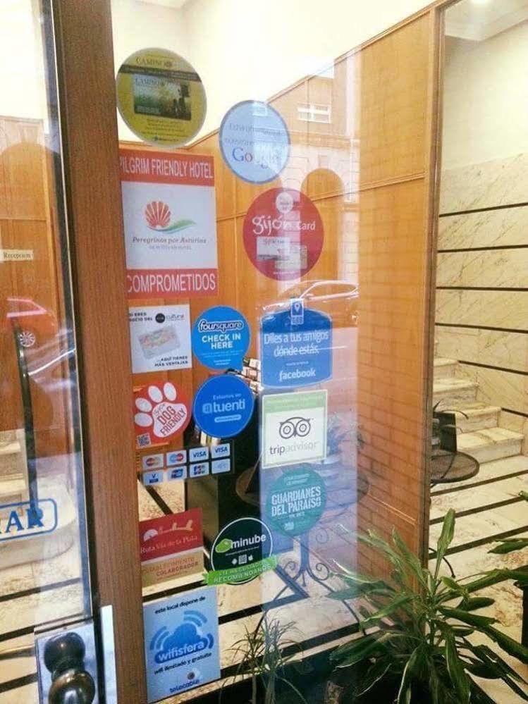 Hotel Playa Poniente Хихон Екстериор снимка